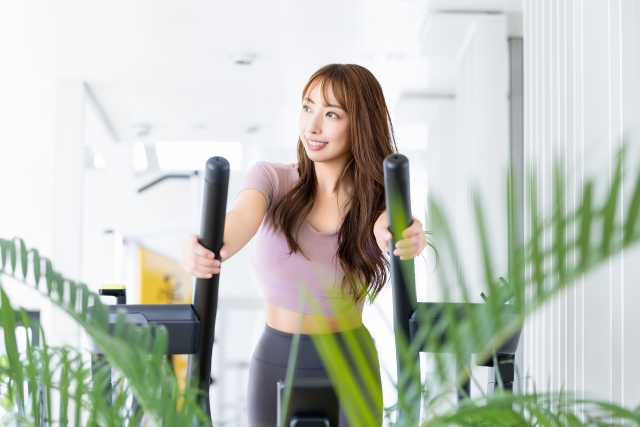 運動する女性